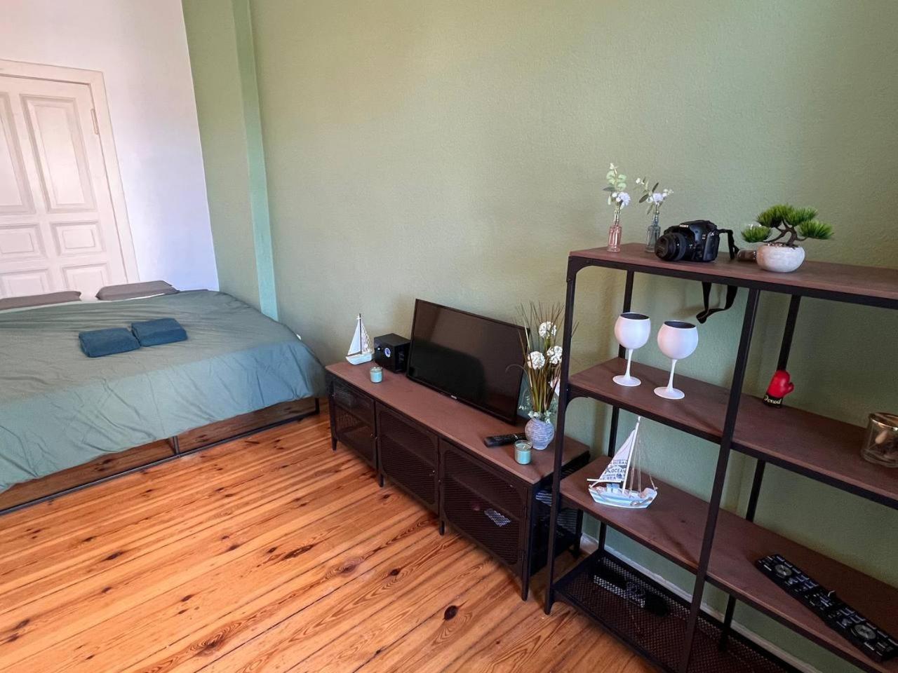 Stylish 2-Room Apartment With Balcony Next To East Side Gallery Berlin Exterior foto
