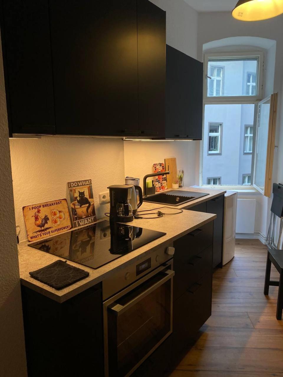 Stylish 2-Room Apartment With Balcony Next To East Side Gallery Berlin Exterior foto