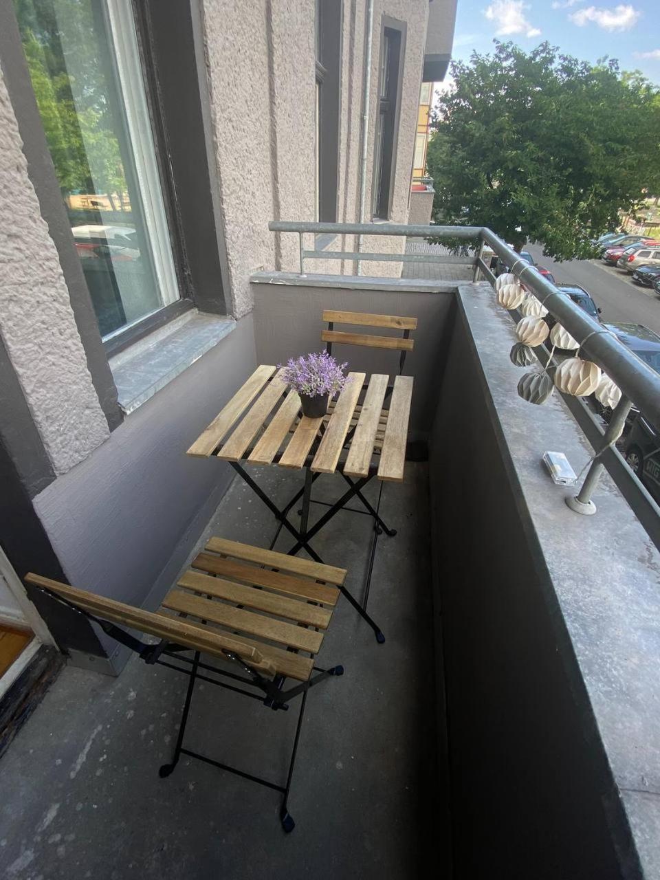Stylish 2-Room Apartment With Balcony Next To East Side Gallery Berlin Exterior foto