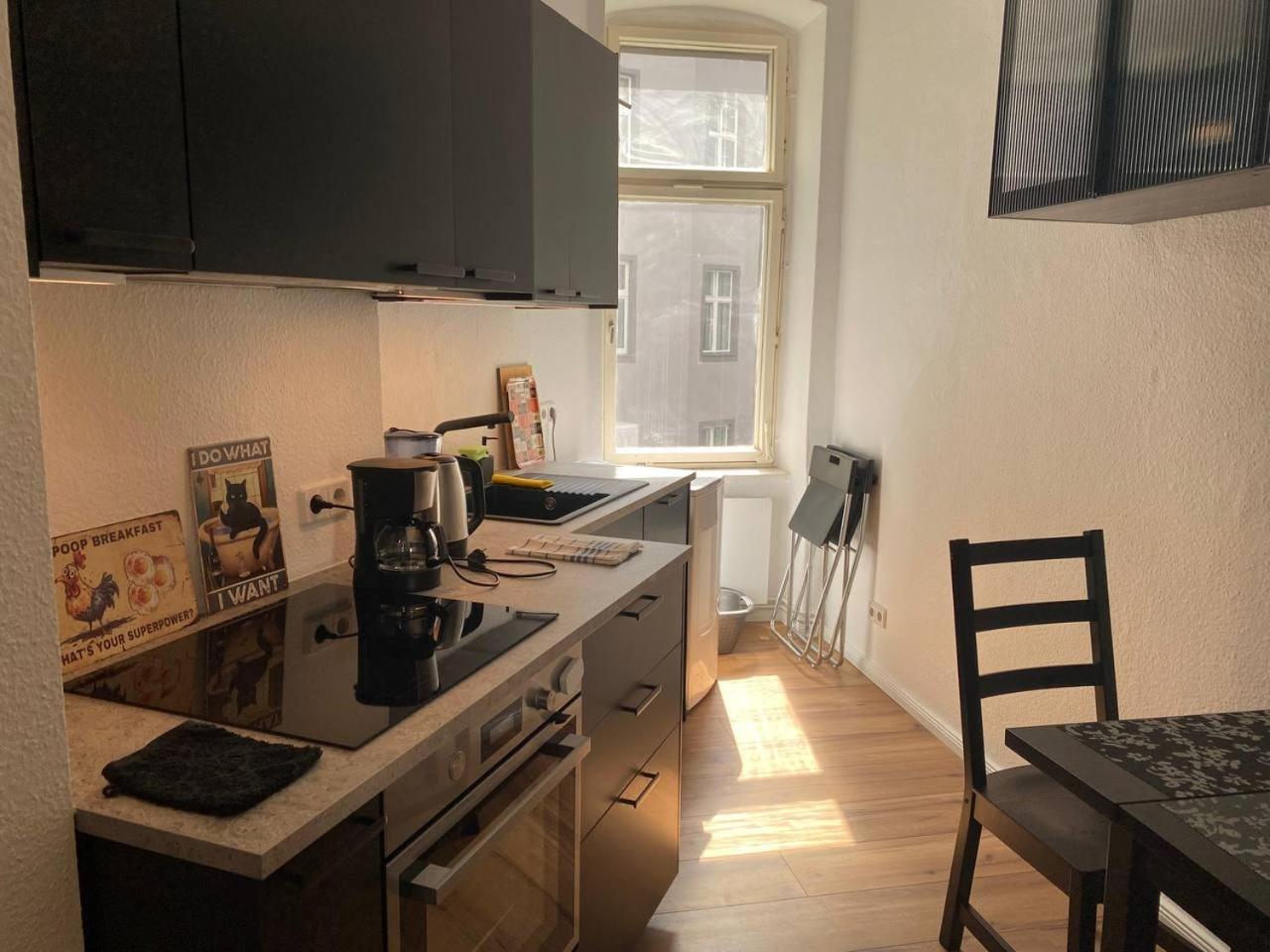 Stylish 2-Room Apartment With Balcony Next To East Side Gallery Berlin Exterior foto